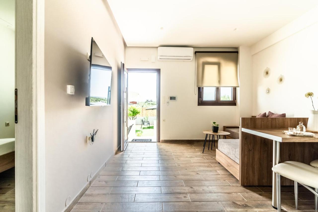 Cozy House With Pool Near Beach Gazi Екстериор снимка