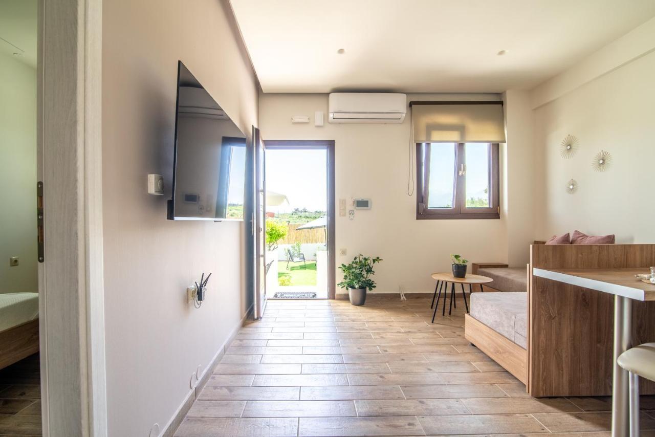 Cozy House With Pool Near Beach Gazi Екстериор снимка